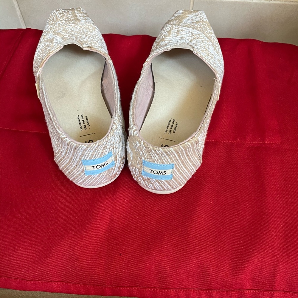 Shoes - Picture 2 of 3